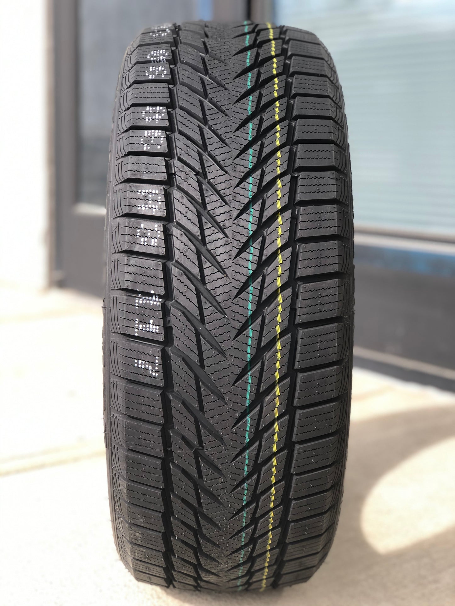 P 235/40R18 VANTI WINTER / RX808 - KORS TIRE