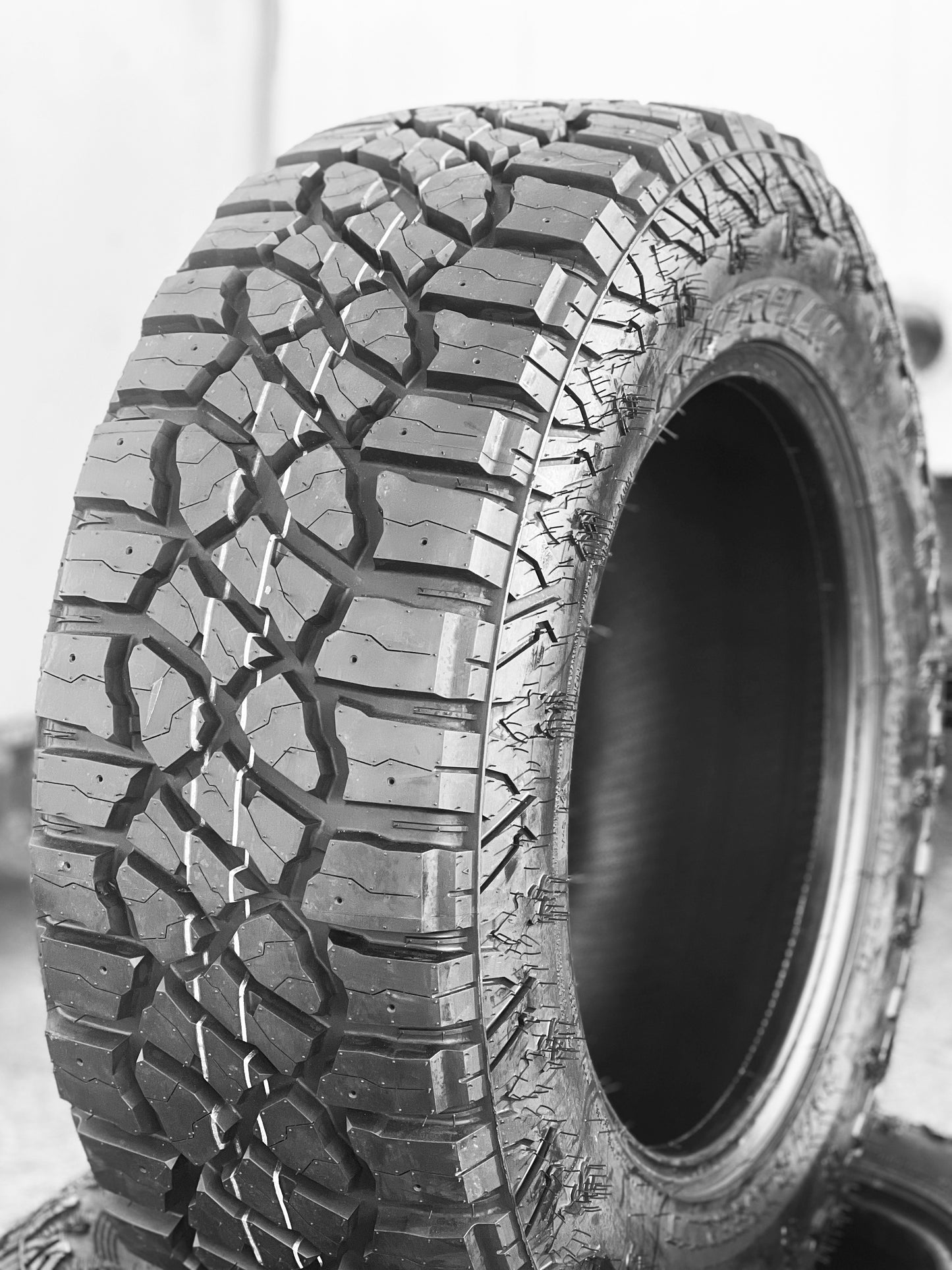 35X12.50R20LT X/T All Steel 12/F 125Q - KORS TIRE