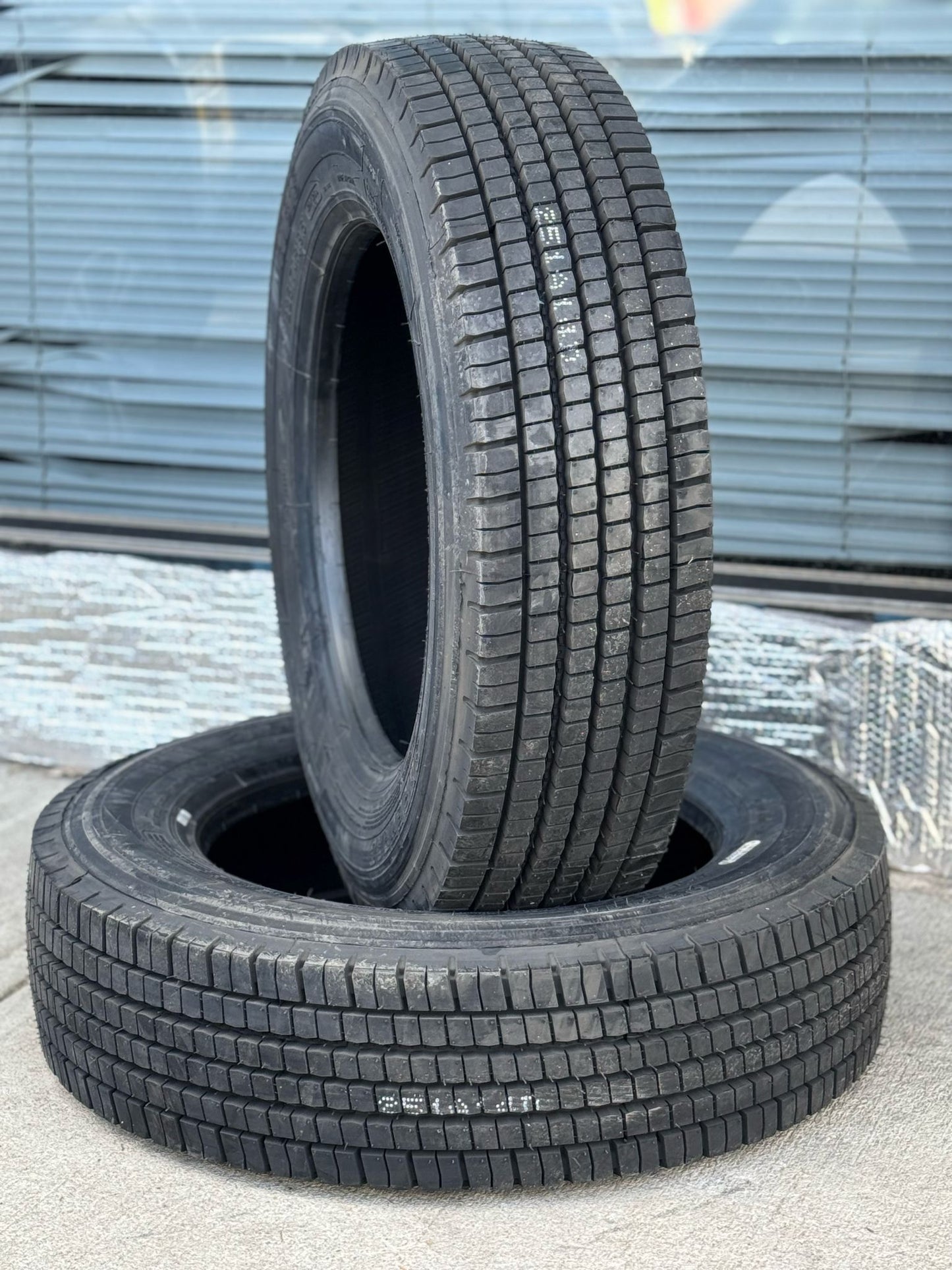 LT 225/70R19.5 14PR RT316 128/126M