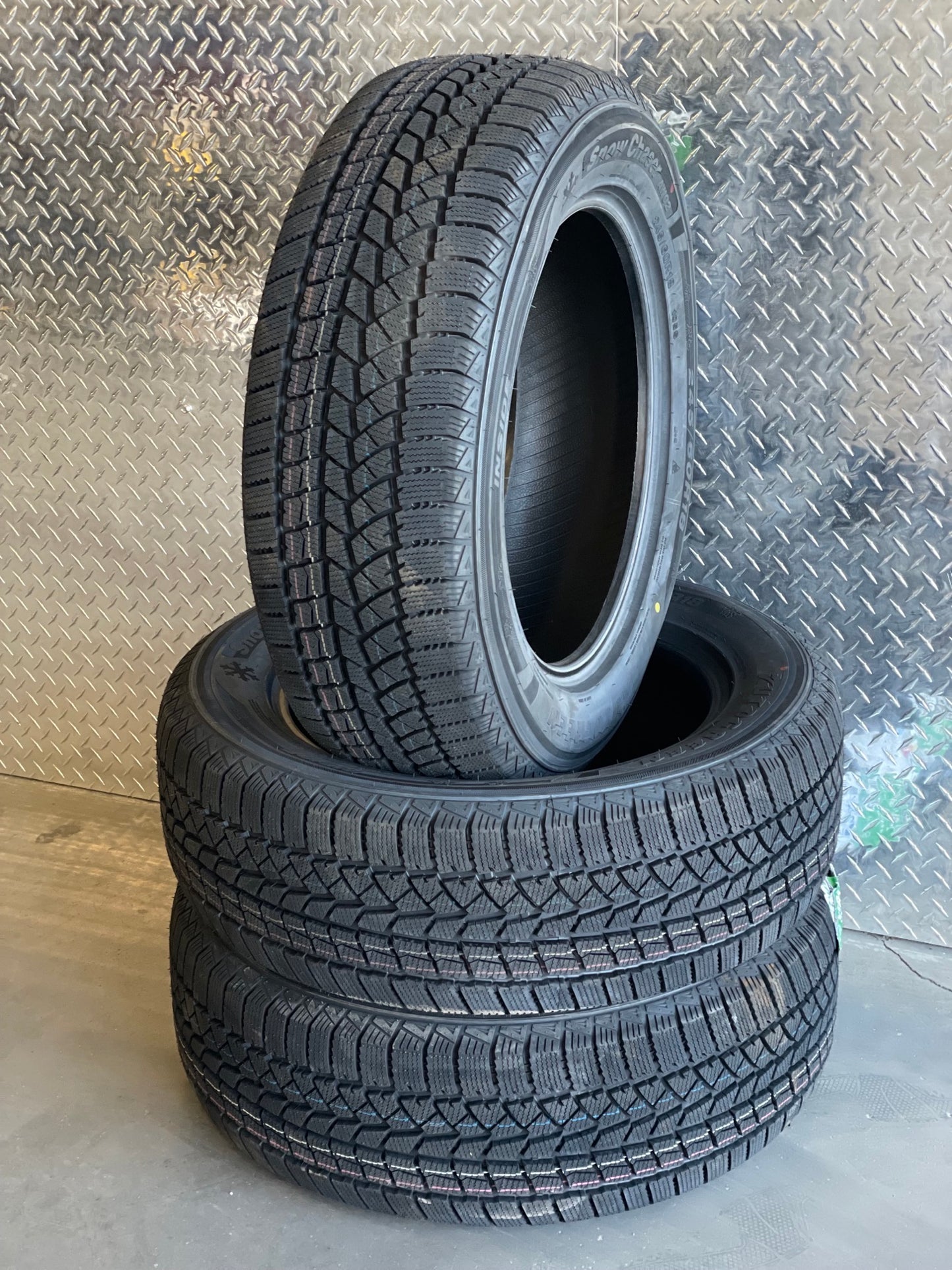 P 245/60R18 Snow Chaser AW02 105S