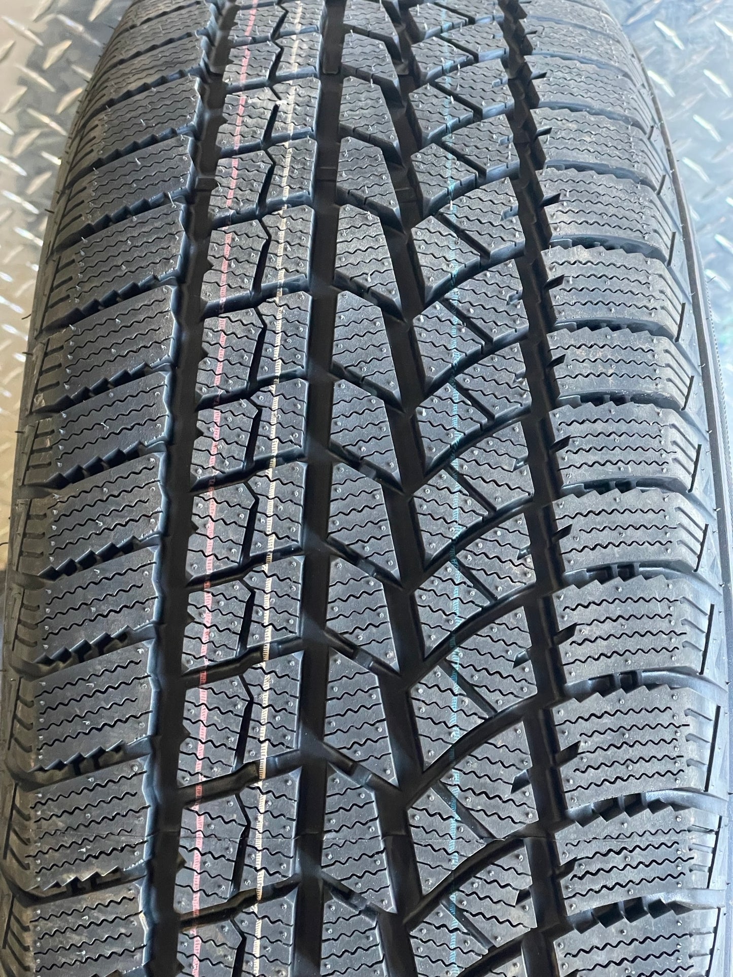 P 245/60R18 Snow Chaser AW02 105S