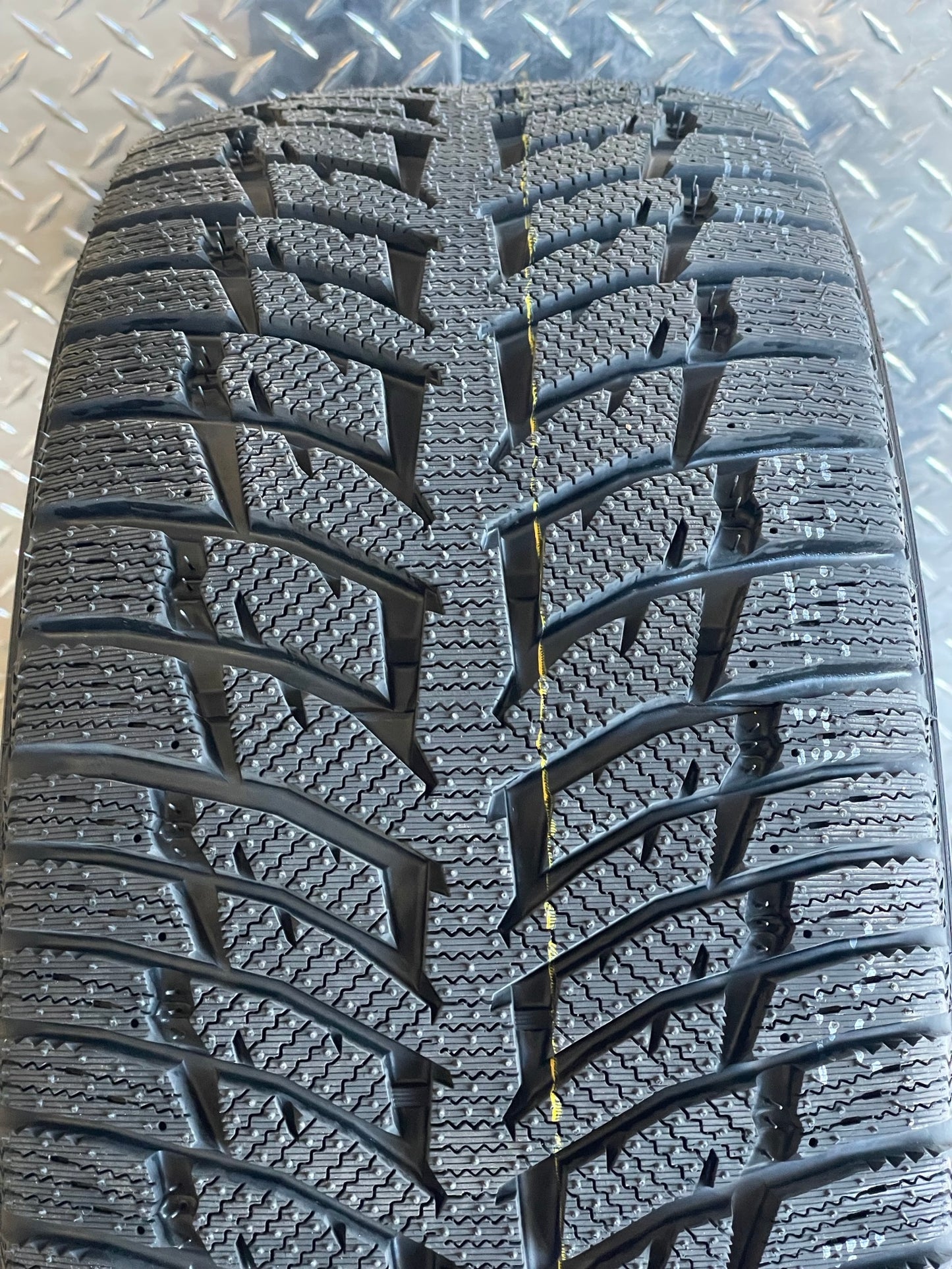 P 215/60R16 Snow Chaser 2 AW08 95T