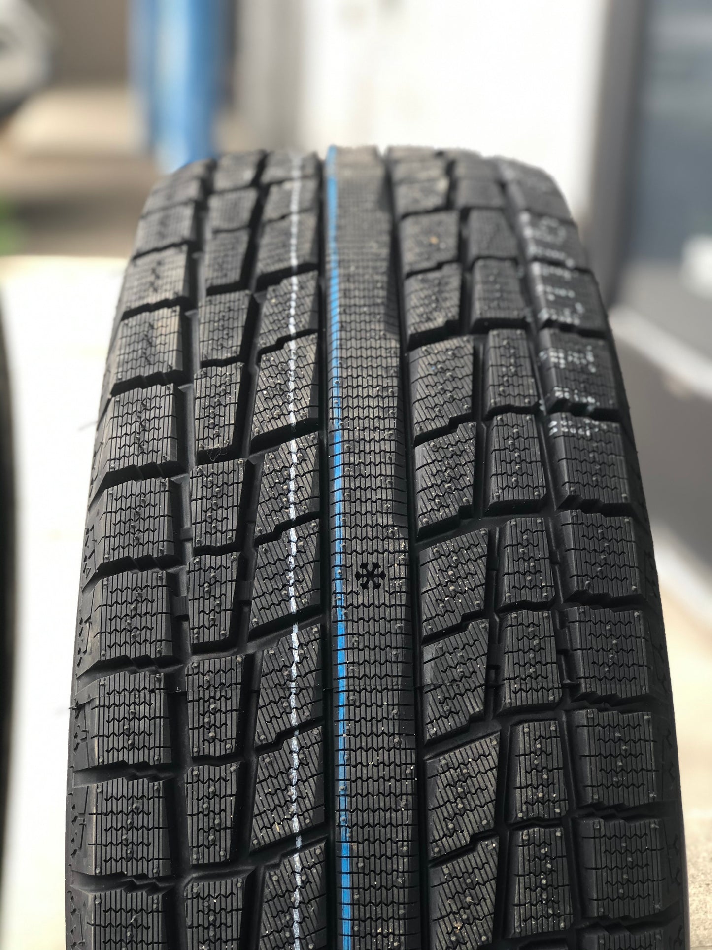 P 215/65R16 RX826 / Winter 626 - KORS TIRE