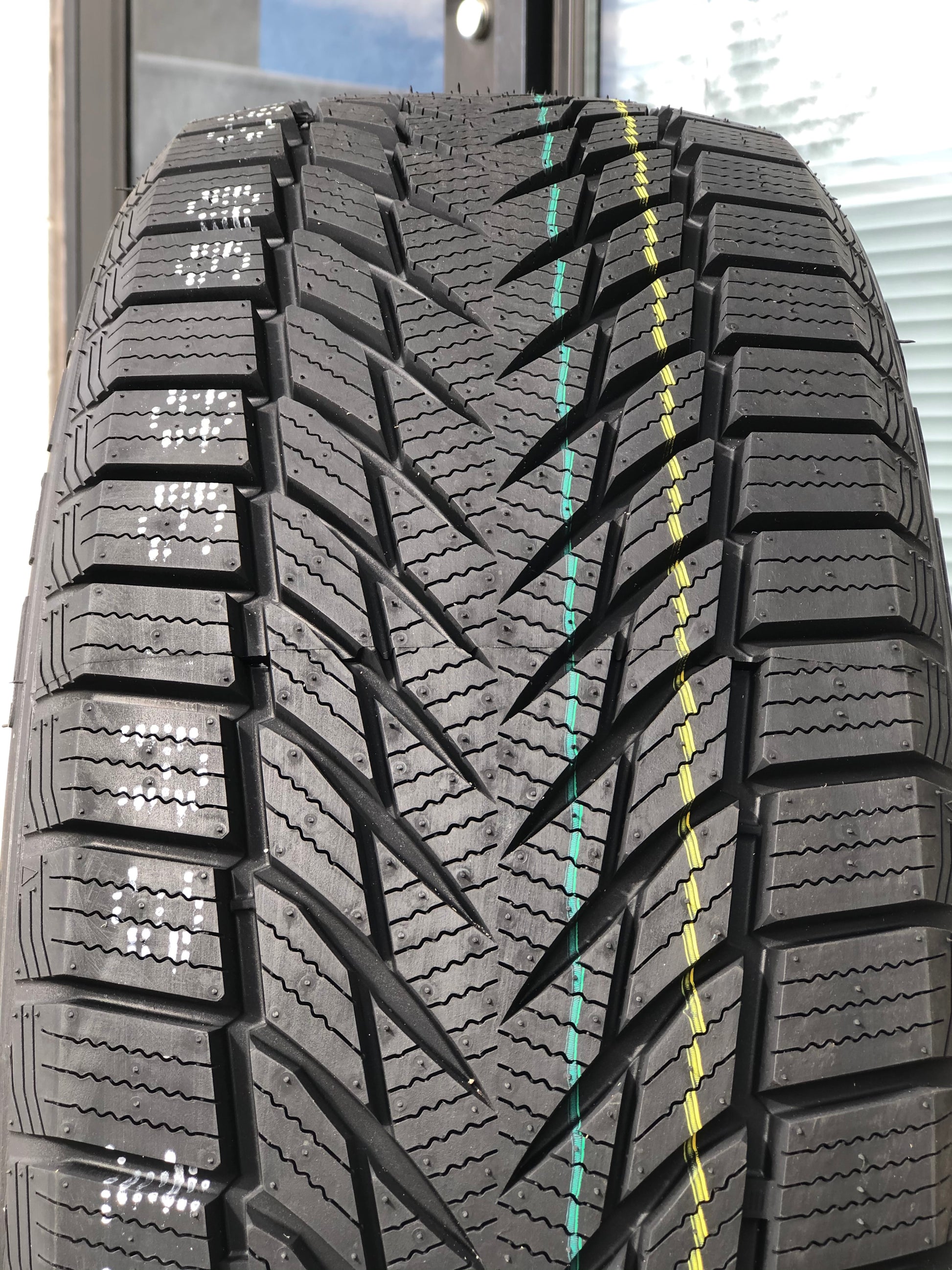 P 235/40R18 VANTI WINTER / RX808 - KORS TIRE
