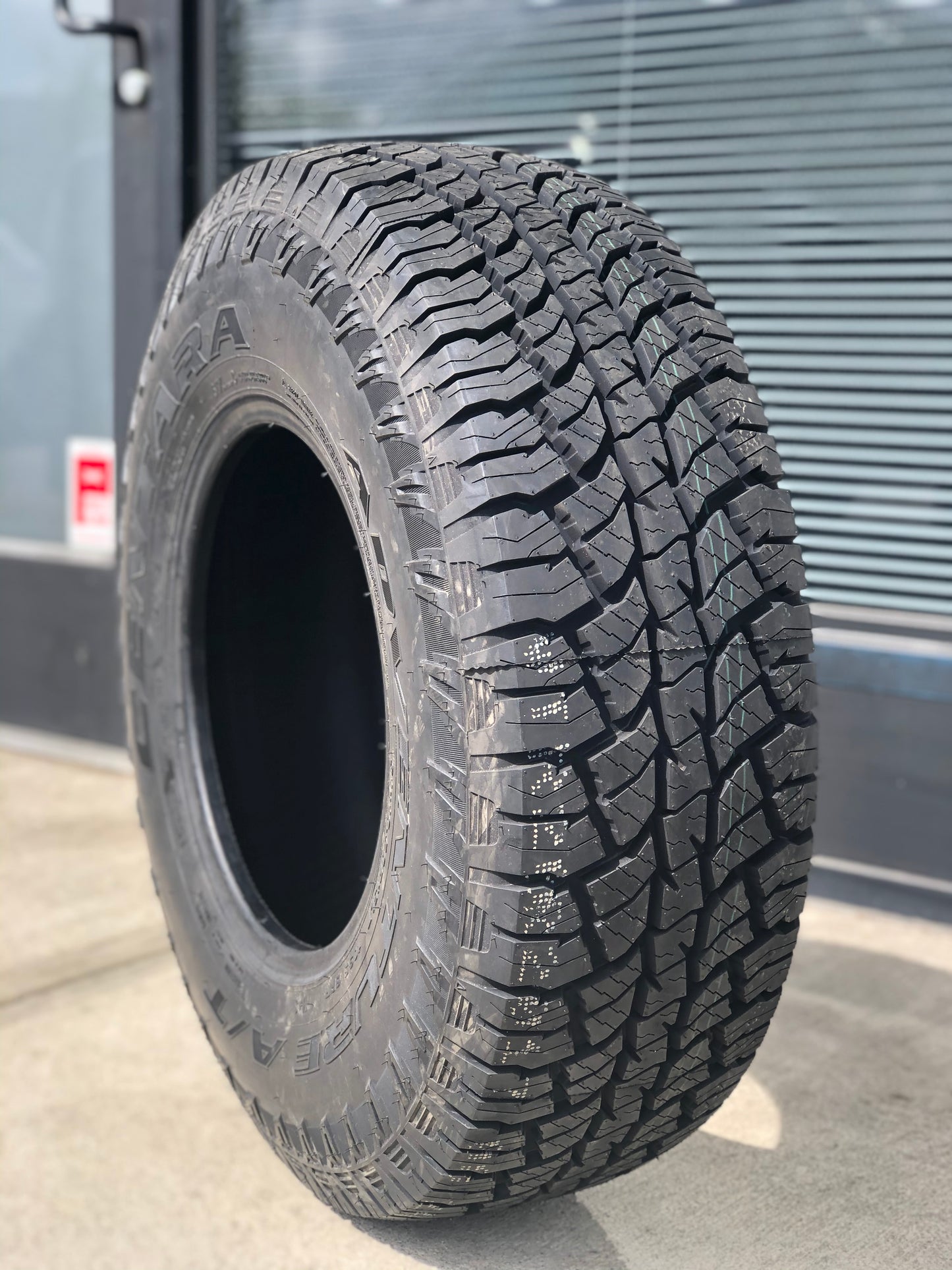 P 235/60R18 107H XL ADVENTURE A/T