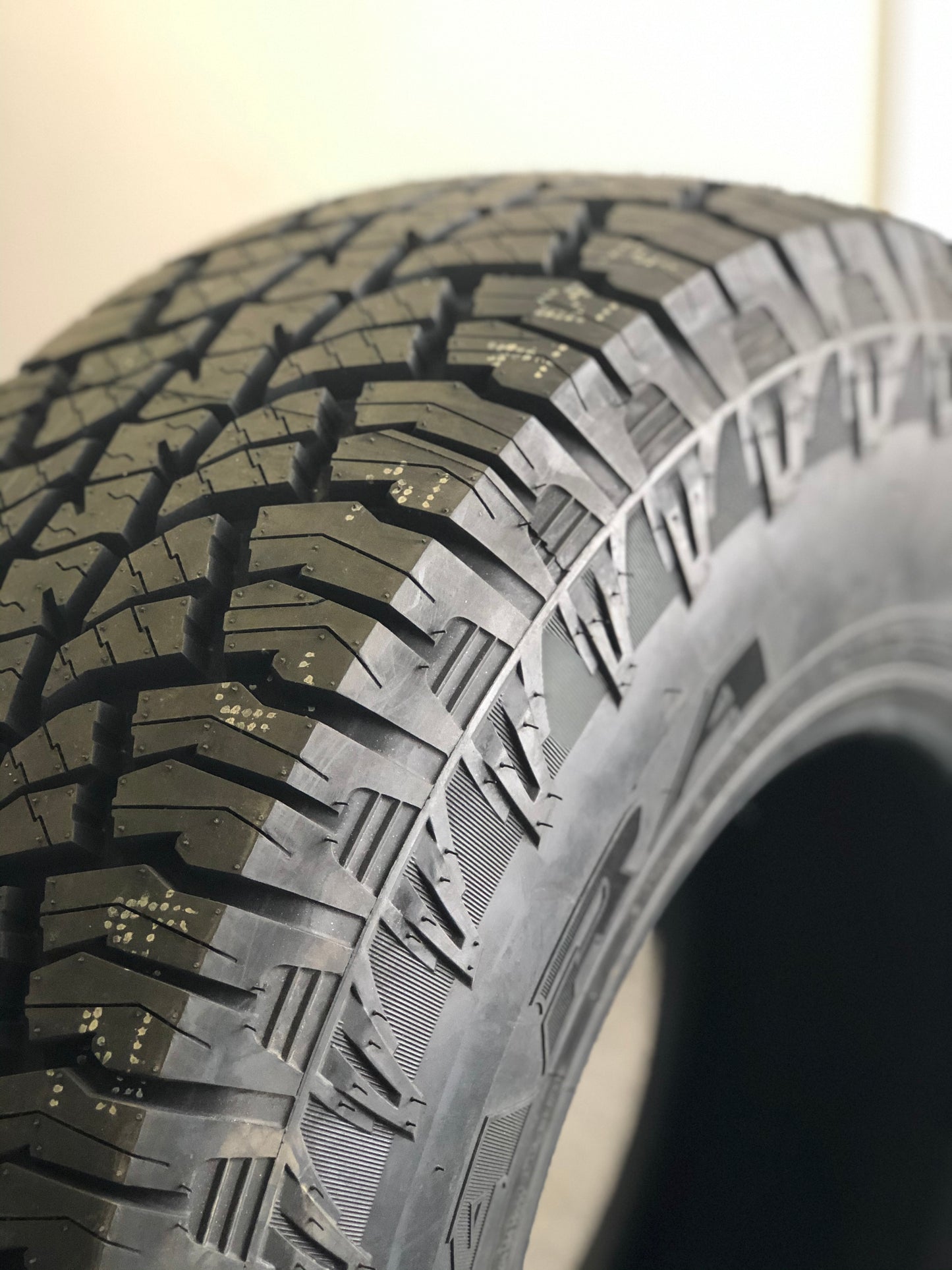 P 235/60R18 107H XL ADVENTURE A/T
