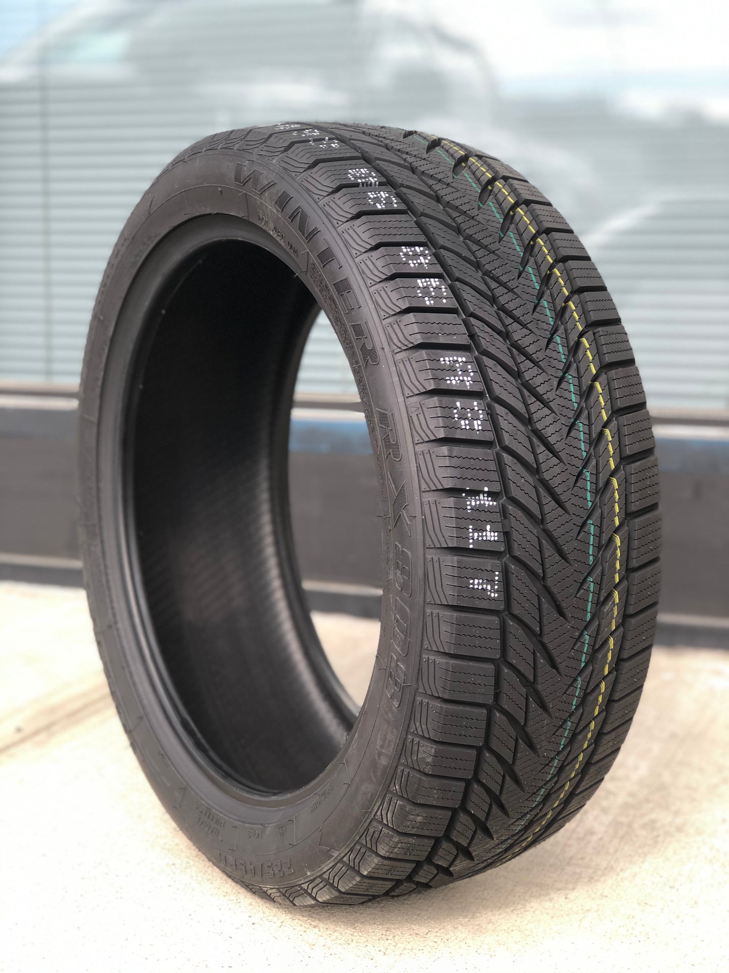 P 225/40R18 VANTI WINTER